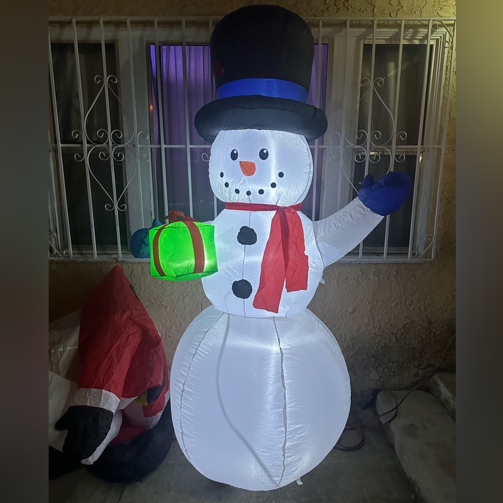 Inflatable snowman NIB 7 ft